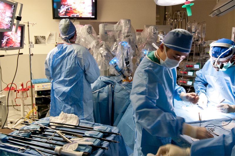 The first robotic sympathetic nerve grafting in the world was performed at St. Luke's – Roosevelt. This technique combines the advantages of neurosurgical microsurgery with the minimally invasive capabilities and motion scaling of robotics. All patients are studied both before and after the operation in order to best evaluate the potential of the technique. 